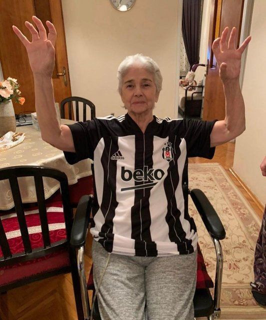 'Ağlıyorum' deyip paylaştı! Ünlü isim Fenerbahçe formasıyla Beşiktaş şampiyonluğu kutladı - Resim: 3