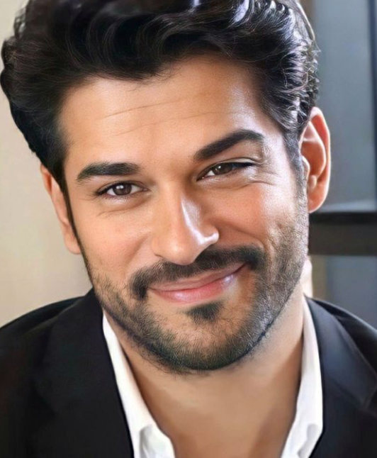 Burak Özçivit'in kardeşini görenler şok oldu! İşte Özçivit'in esmer güzeli kız kardeşi... - Resim: 2