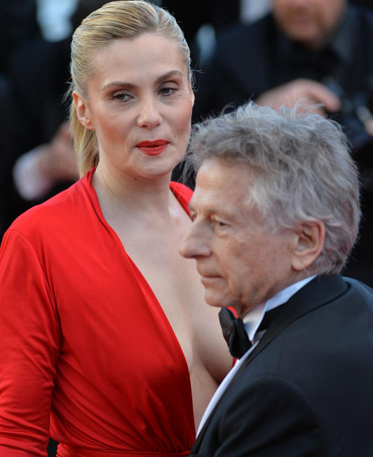 Cannes'a damga vuran dekolte kontrolü! - Resim: 2