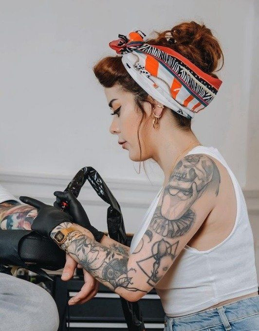 Asmalı Mescit'te dehşet! Dövme sanatçısını çivili sopalarla dövdüler - Resim: 1