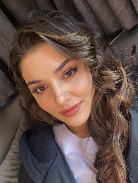 Hande Erçel, Sabancı'yı çabuk unuttu! 45 yaşındaki ünlü yapımcıyla bomba aşk iddiası... - Resim: 3