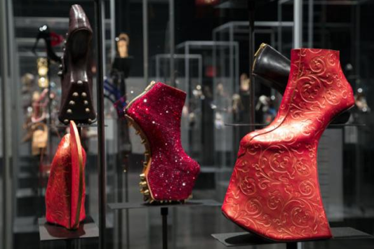 Bunları giymek cesaret ister! - Resim: 1