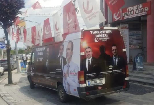 Yeniden Refah Partisi'nin seçim aracında 'büyük yanlışlık'! Kadın adayın adı var fotoğrafı yok - Resim: 0