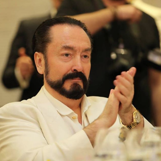Adnan Oktar'ın villasından kediciklerin çıplak resimleri çıktı - Resim: 1