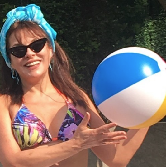 55'lik Aydan Şener'in bikinili fotoğrafı olay oldu - Resim: 3