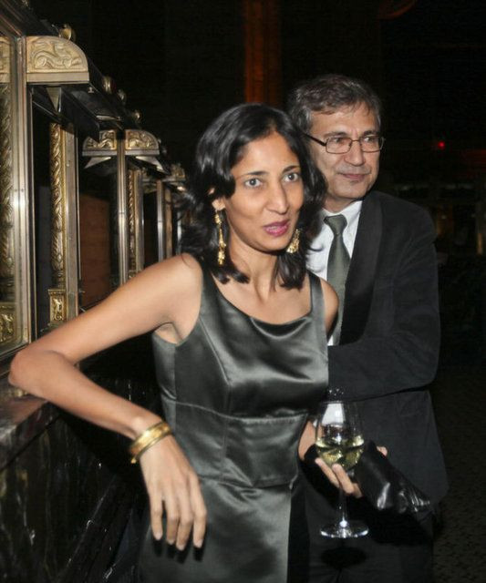 Orhan Pamuk'un "aşk apartmanı" ifşa oldu! Karolin Fişekçi: Benimle keyif yapıp onunla dolaşıyordu! - Resim: 3