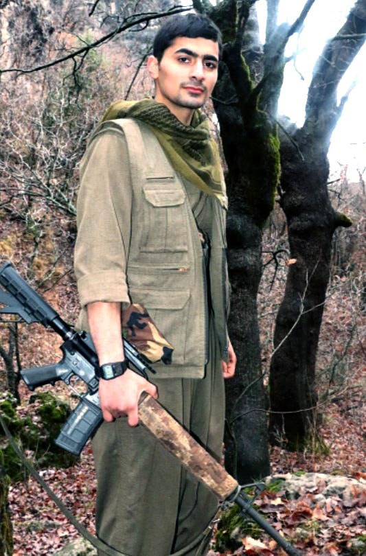 Üs bölgesine saldıran teröristler ABD askeri gibi! Hainlerin kullandığı silahlar dikkat çekti - Resim: 2