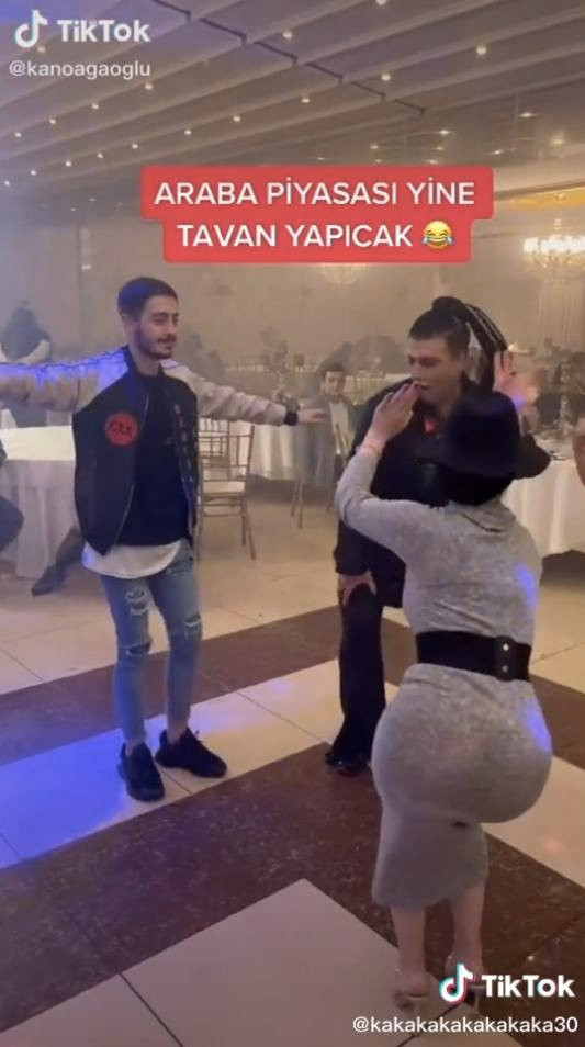 Tiktok fenomeni Esra Rabia Ünal dar elbisesiyle kalçasını hoplattı! "Başındaki örtüyü kullanma artık" - Resim: 3