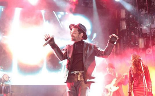 Kenan Doğulu şoke etti 'Yılbaşını evde geçiren erkekler etek giysin' - Resim: 3