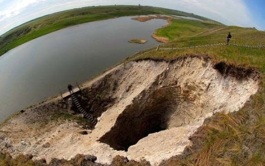 Gölün dibinde ikincir dünyayı keşfettiler - Resim: 1