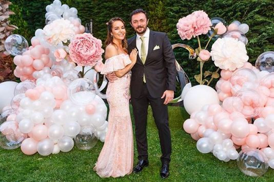 Bengü Selim Selimoğlu nişanladı Bengü'nün elbisesine bakın! - Resim: 1