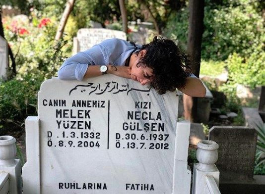 Ünlü isimlerden Ramazan Bayramı mesajları Birce Akalay'dan duygusal paylaşım - Resim: 1