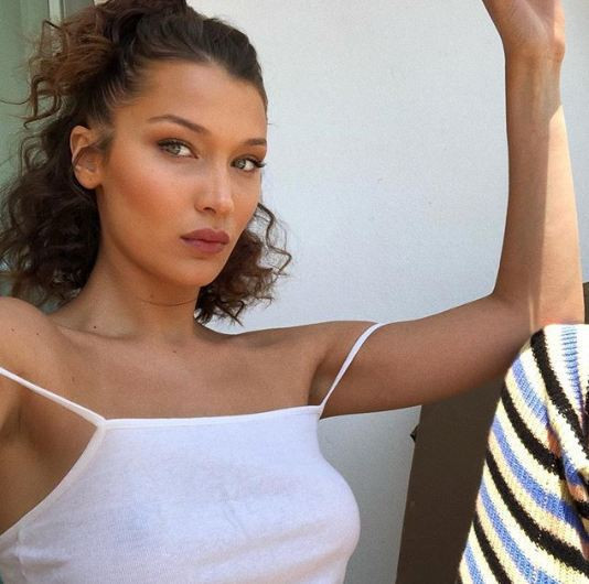 Bella Hadid dünyaya yalan söyledi hem de göz göre göre ! - Resim: 1