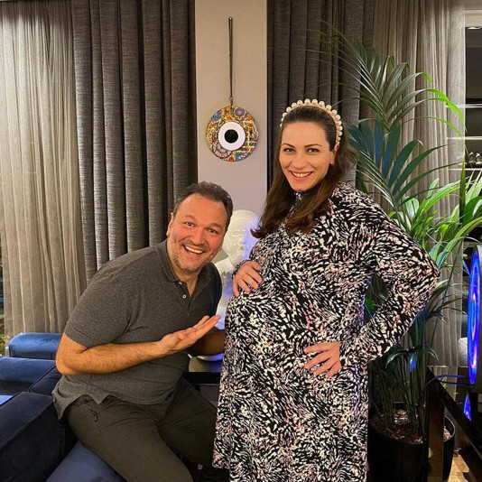 Ezo Sunal eşi kiminle evli Ömer Öztüyen kimdir ne iş yapar? - Resim: 0