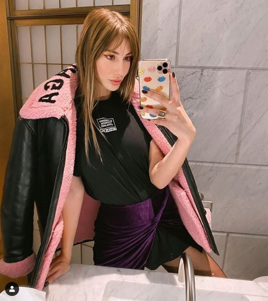 Şeyma Subaşı yılbaşı öncesi kırmızı minisiyle sosyal medyayı salladı - Resim: 1