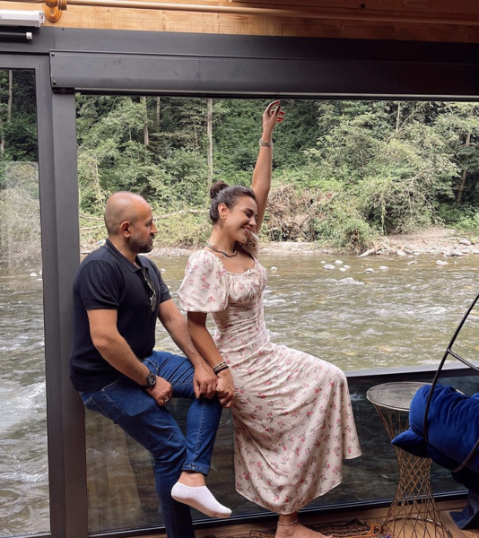 Fenomen Ebru Sever Türk ünlü olunca başörtüsünü çıkardı, verdiği pozlarla şok etti - Resim: 2