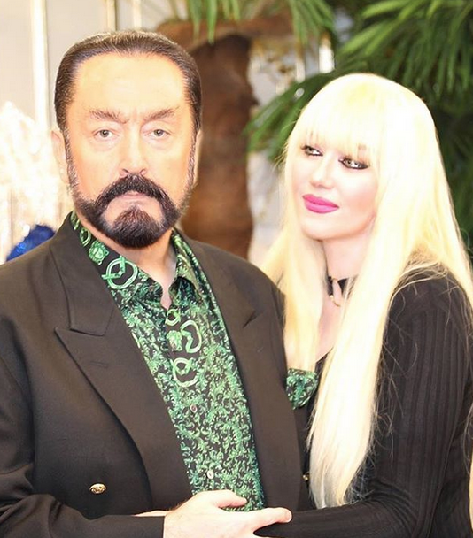 Adnan Oktar ile yakalanan kedicik Didem Ürer çıktı! Orjinal hali olay - Resim: 1
