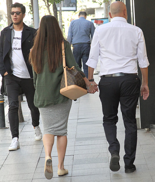 29 yıllık yuvasını yıkmıştı! Liseli aşıklar gibi tur attı - Resim: 3