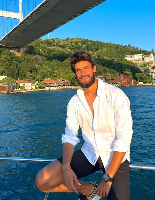 Survivor Batuhan'dan, Demet Akalın'ın 'arabayı verdiler mi' sorusuna verdiği yanıt kriz çıkardı! - Resim: 3