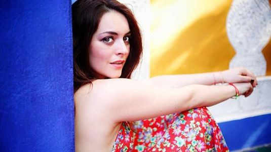 Ezgi Mola bu kareyle sosyal medyayı salladı 'Nasıl yer o öyle' - Resim: 1