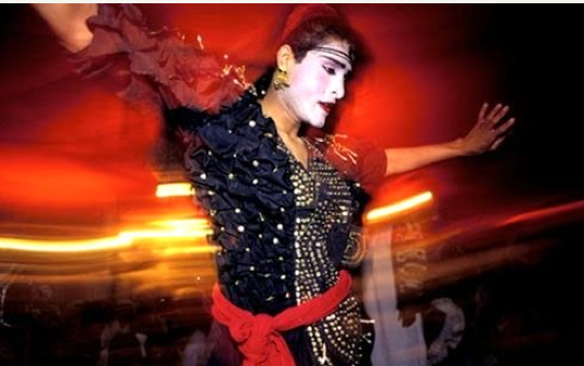 Erkek çocuklarının kabusu! Seksi kıyafetler giydirip... - Resim: 1