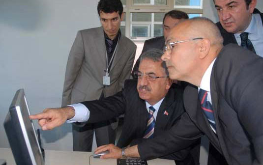 Bakan Yazıcı müdürü fırçaladı - Resim: 1