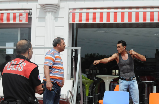 Tam teçhizatlı intihar girişimi - Resim: 1