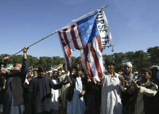 Yakılan Kuran'a öfkeler dinmiyor - Resim: 3