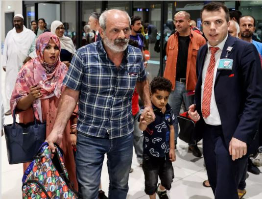 Sudan'dan 170 Türk vatandaşı daha tahliye edildi - Resim: 0