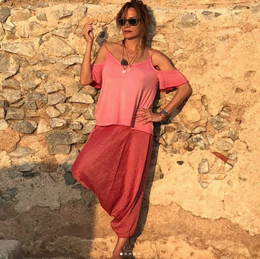 Ebru Cündübeyoğlu yıllar sonra mayolu görüntülendi - Resim: 2