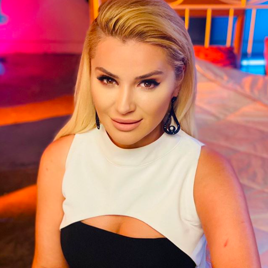 Göğüs ucu  rezilliği! Songül Karlı sansürsüz paylaştı - Resim: 1