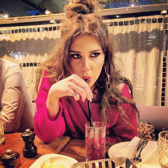 Kısmetse Olur'un Melis'inin dudak dudağa pozu olay yarattı - Resim: 4