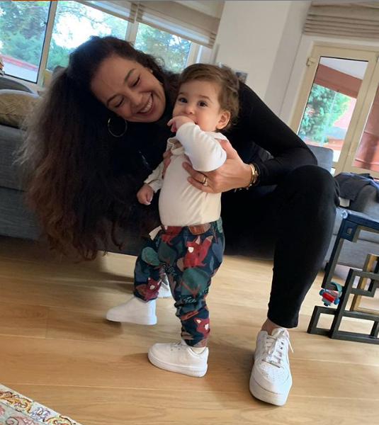 Azra Akın bebeği Demir'in ilk adımlarını paylaştı Keşan'lı Atakan Koru ile evli - Resim: 3