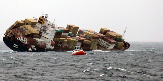 Yük gemisi böyle alabora oldu - Resim: 1