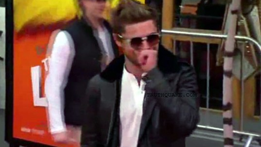 Kırmızı halıda prezervatif skandalı - Resim: 3