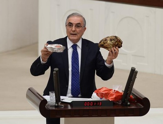 Meclis kürsüsüne pişmiş kelle ile çıktı! - Resim: 4