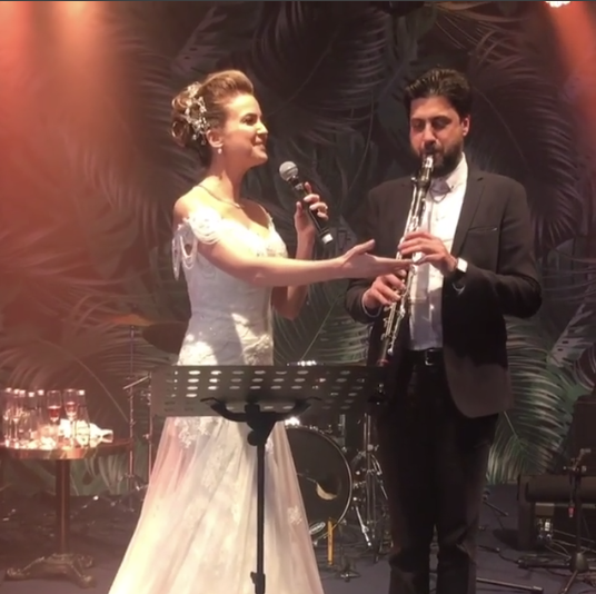 Spiker Simge Fıstıkoğlu Emir Tavukçuoğlu'yla evlendi - Resim: 4