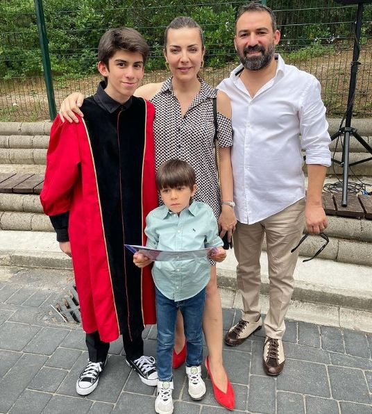 Burcu Kara'dan mezuniyet paylaşımı: "Ne zor işler bunlar" - Resim: 1