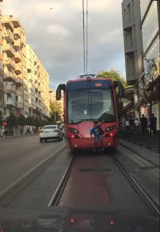 Bedava yolculuk için ölümü göze alıyorlar - Resim: 2