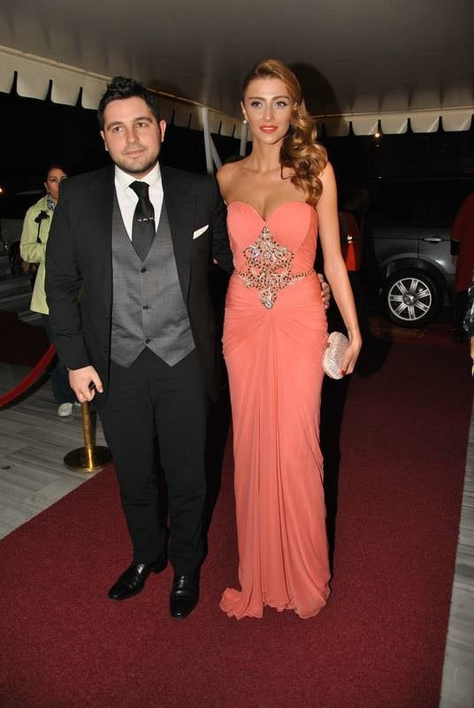 Özge Ulusoy'a bakın! Ayrıldıktan sonra silikon yaptırdı - Resim: 1