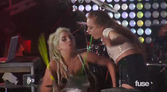 Lady Gaga'dan kusmuk şov! - Resim: 4
