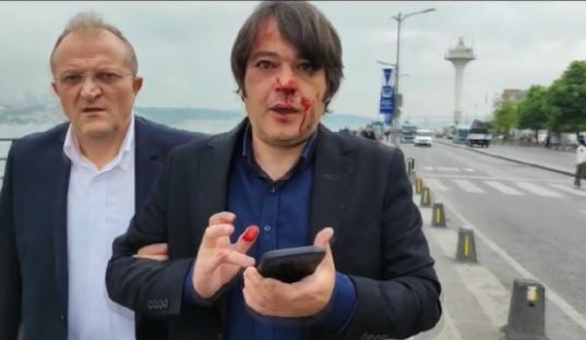 Üsküdar'da kaçak yapı yıkımında arbede! İBB imar müdürü hastanelik oldu - Resim: 1