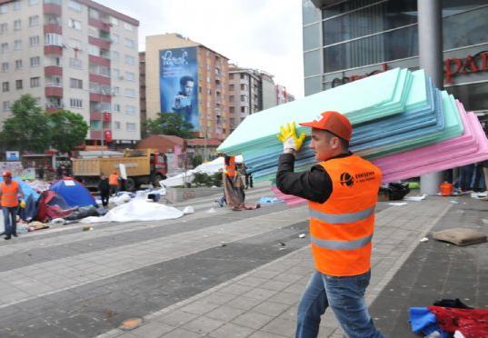 Polis TOMA ve biber gazıyla müdahale etti - Resim: 2