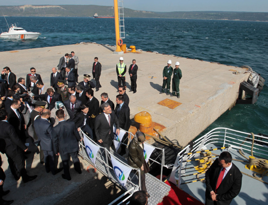 Gül çiftine elleriyle kahve pişirdi - Resim: 1