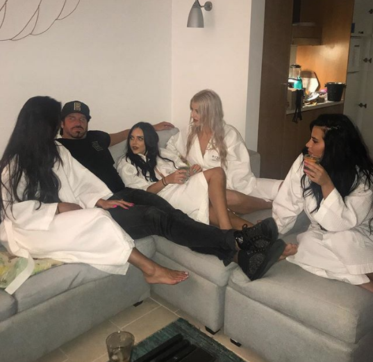 Karısı ve iki sevgilisiyle aynı evde yaşıyor! - Resim: 2