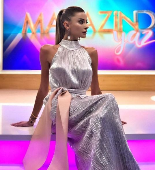 Özge Ulusoy'un estetiksiz hali ortaya çıktı hani estetik yoktu - Resim: 1