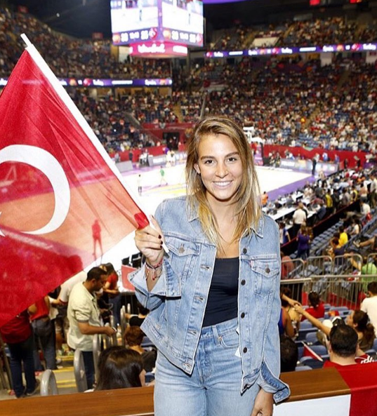 Kazan kaynıyor! Burcu Esmersoy Aslışah Alkoçlar birbirlerine girdi - Resim: 4