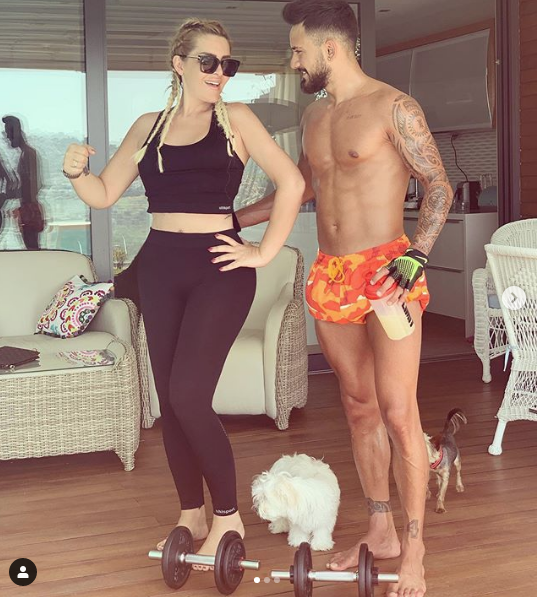 Selin Ciğerci mayolu pozuyla meydan okudu! Futbolcu sevgilisinden yorum gecikmedi! - Resim: 4