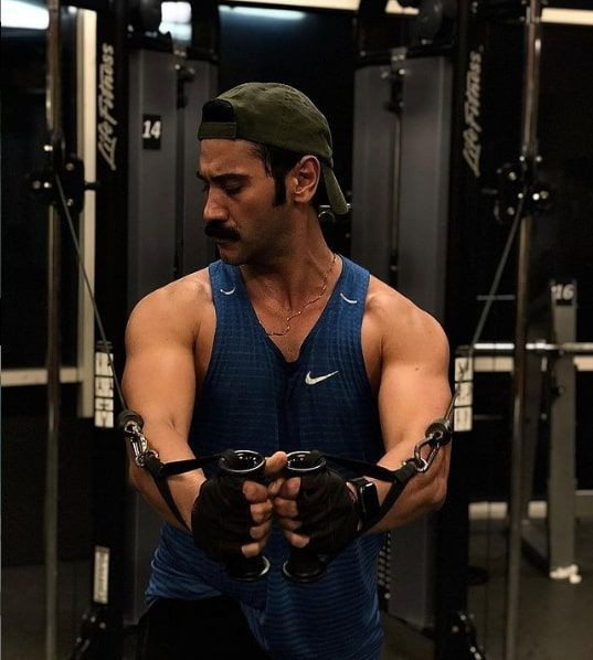 Uğur Güneş yeni dizisi için bambaşka biri oldu Bir Zamanlar Çukurova'dan ayrılmıştı - Resim: 2