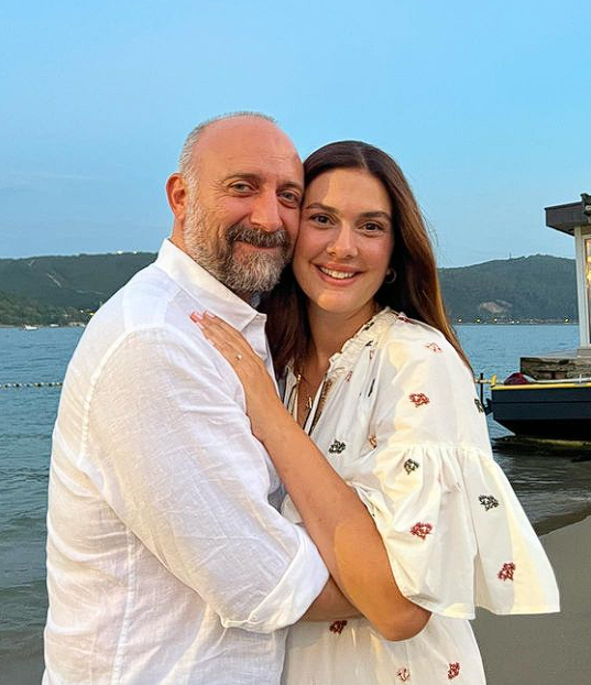 Bergüzar Korel: Acaba Allah'ın gücüne gider mi? Yeni imajı dikkat çekti - Resim: 3